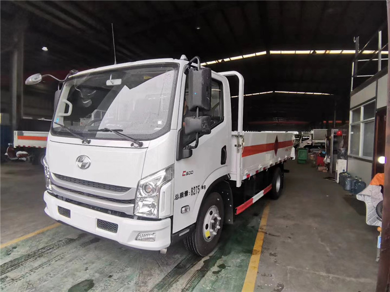 躍進(jìn)C500 4.2米黃牌氣瓶運(yùn)輸車
