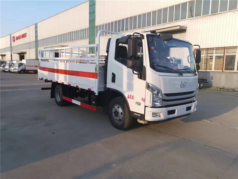 躍進(jìn)C500 4.2米黃牌氣瓶運(yùn)輸車
