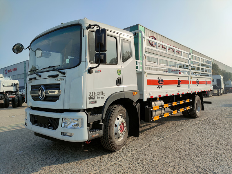 國(guó)六東風(fēng)D9 6.2米氣瓶運(yùn)輸車
