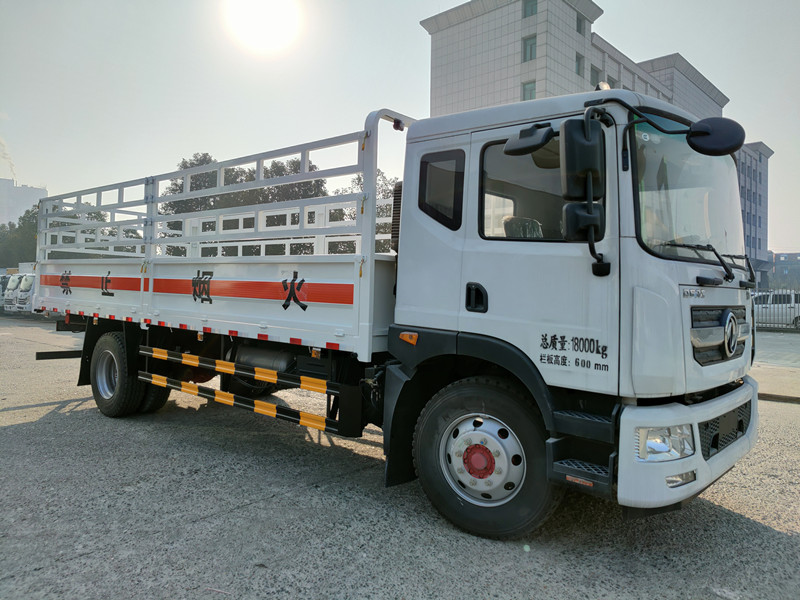 國(guó)六東風(fēng)D9 6.2米氣瓶運(yùn)輸車
