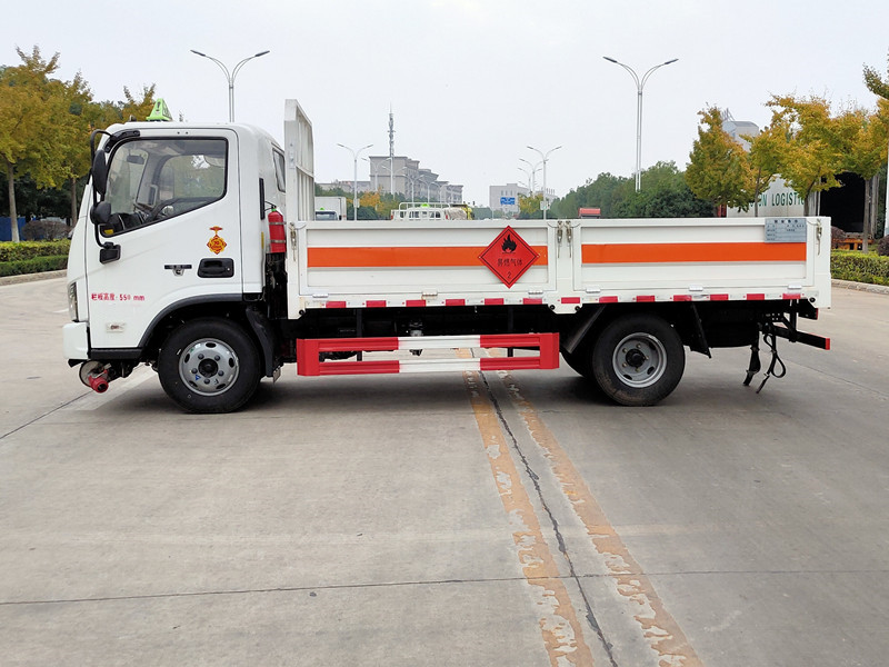 國(guó)六福田奧鈴歐馬可（藍(lán)牌）車廂4.2米