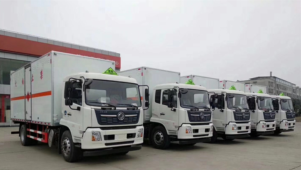 國(guó)六天錦6.6米易燃液體廂式運(yùn)輸車