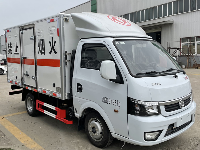 途逸（汽油）易燃液體廂式運(yùn)輸車