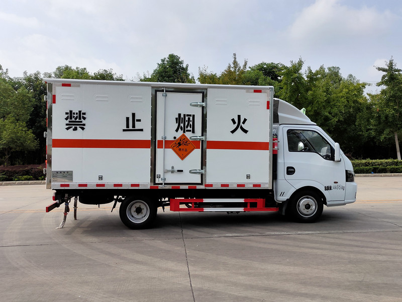 途逸（汽油）易燃液體廂式運(yùn)輸車