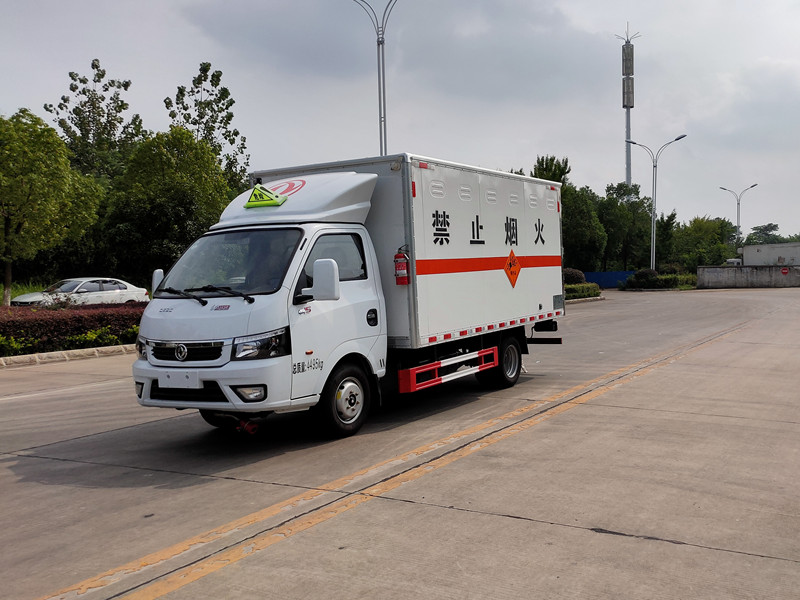 途逸（汽油）易燃液體廂式運(yùn)輸車