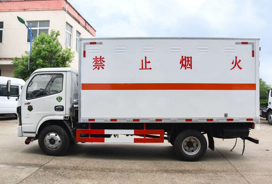 東風(fēng)4.1米（小黃牌）燃液體廂式運(yùn)輸車