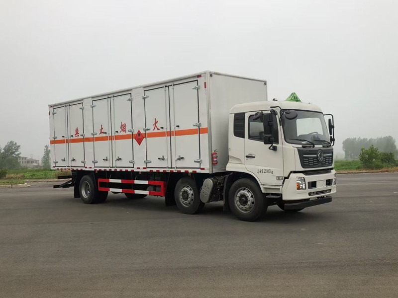 東風(fēng)天錦三軸9米易燃液體廂式運(yùn)輸車
