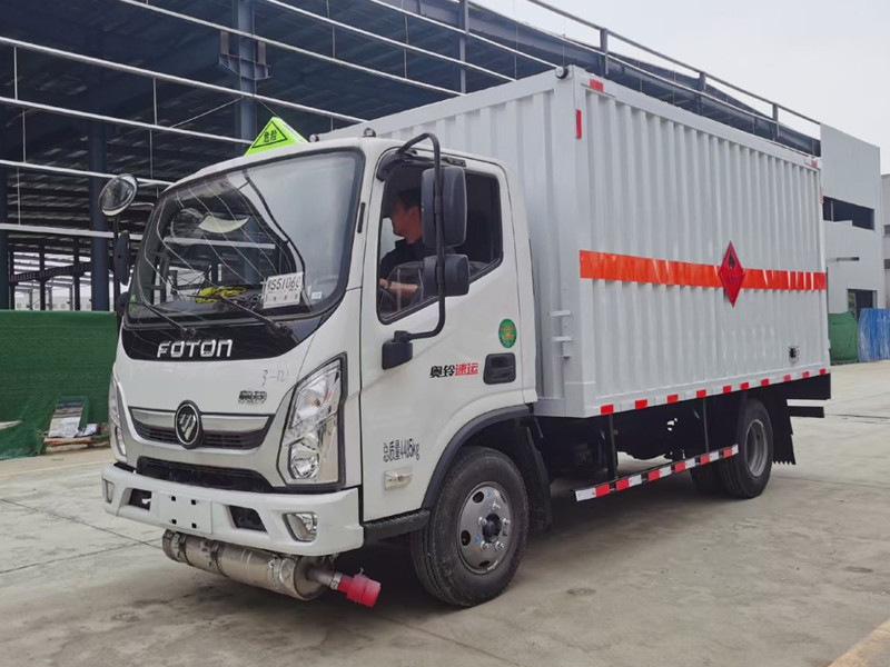 奧鈴藍(lán)牌4.1米爆破器材運(yùn)輸車