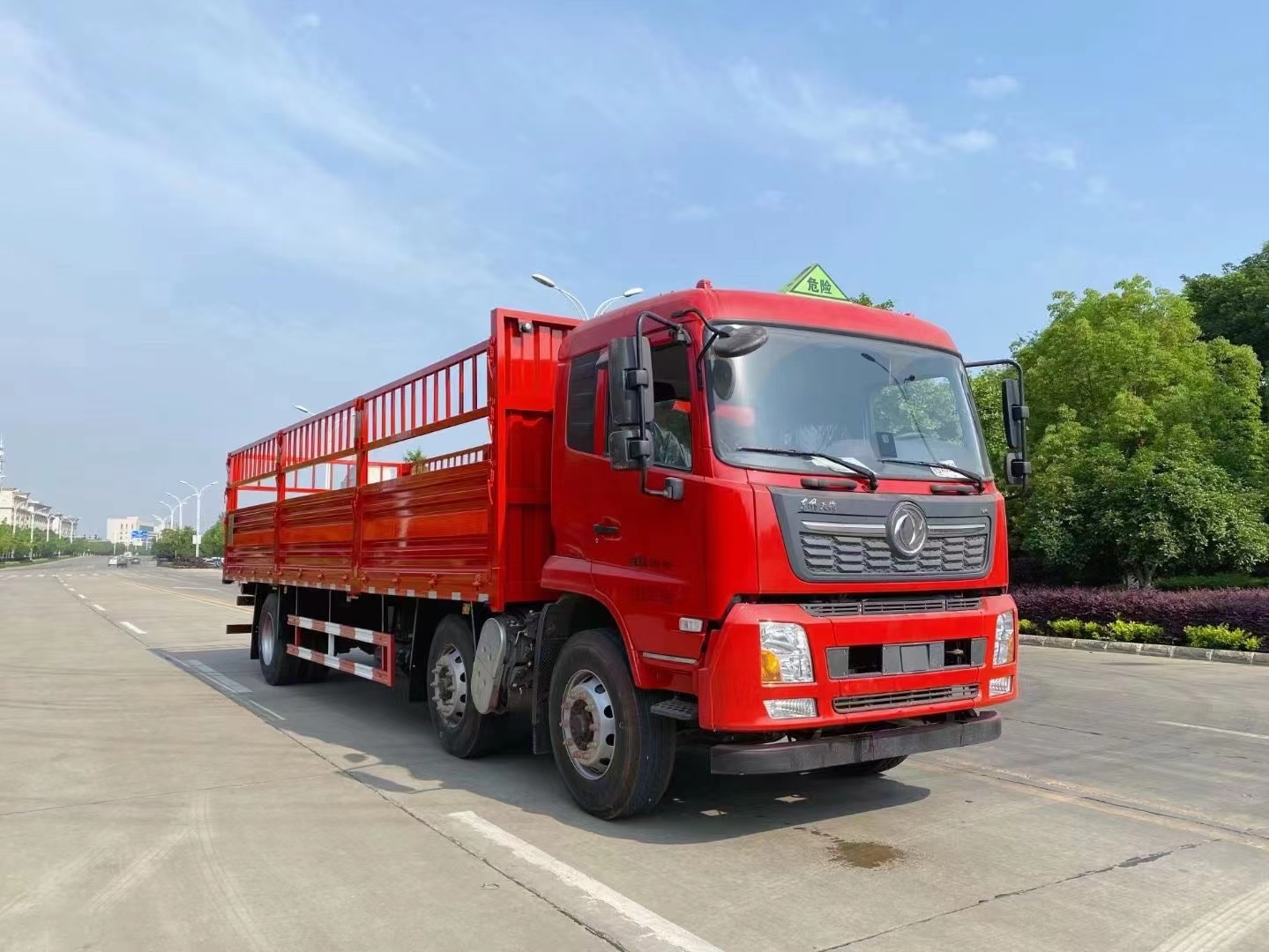 國(guó)六東風(fēng)天錦小三軸8.6米氣瓶車(chē)