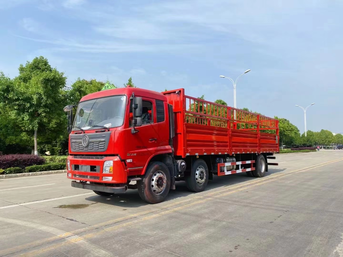 國(guó)六東風(fēng)天錦小三軸8.6米氣瓶車(chē)