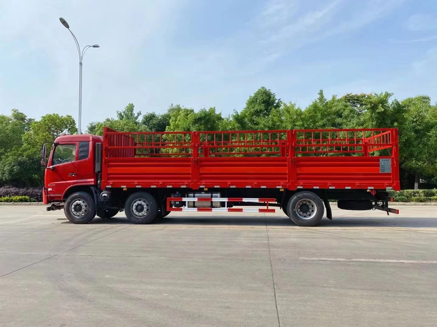 國(guó)六東風(fēng)天錦小三軸8.6米氣瓶車(chē)