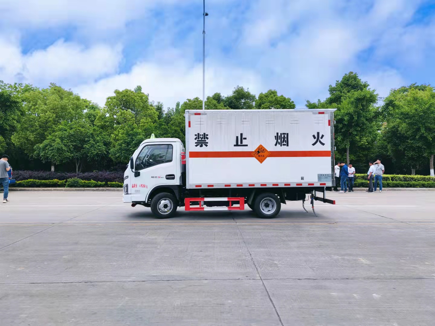 躍進(jìn)（柴油）3.3米爆破器材運(yùn)輸車