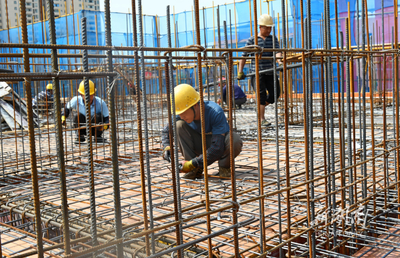 錯峰施工戰高溫 科學調度保進度